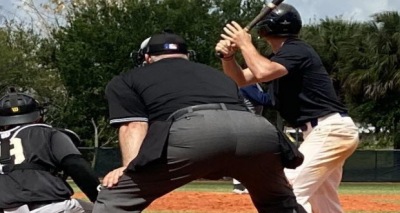 الملابس الداخلية السوداء لحكام البيسبول