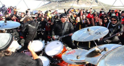 حفلة فريق ميتاليكا في القارة القطبية الجنوبية