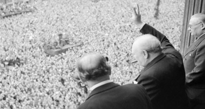 إحراج الرئيس الفرنسي عقب وفاة تشرشل