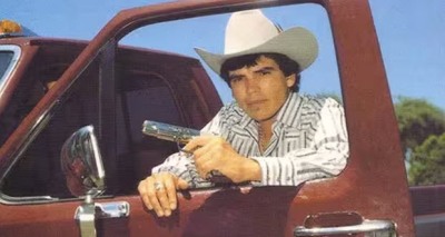 تبادل إطلاق نار بين مغني و معجب في حفلة