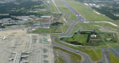 مزرعة في منتصف مطار