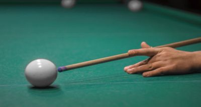 عصا البلياردو القديمة