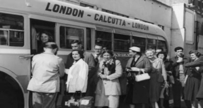 حافلات من بريطانيا إلي الهند 