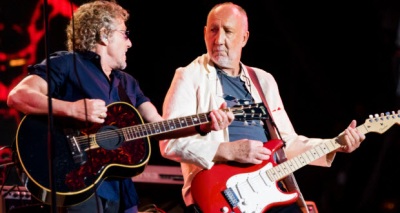 مشاجرة علي خشبة المسرح لسوء تفاهم