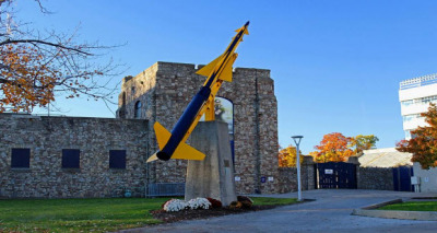 صاروخ داخل جامعة