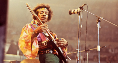 وفاة والدة عازف الجيتار جيمي هندريكس