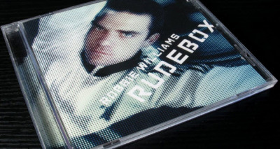 ألبوم غنائي يرصف به الطرق