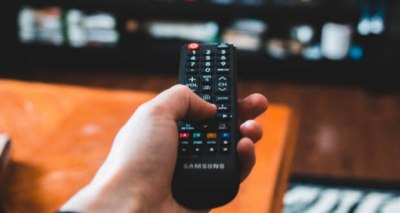 يدخل السجن لمشاهدة قناة مشفرة 