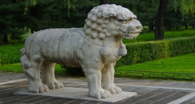 قصيدة الأسد الذي يأكل الشعر علي صخور دن 