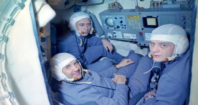 طاقم سويوز 11