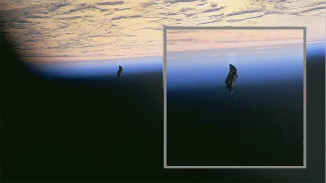 القمر الصناعى الفارس الأسود