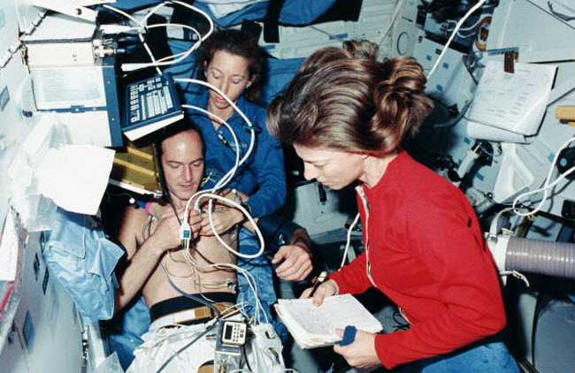 الطب فى الفضاء