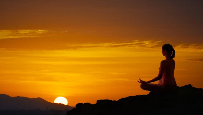 طائفة التنفسيين التى تتحدي العلم و الطب من خلال تغذيهم على ضوء الشمس و الهواء و إبتعادهم عن تناول الطعام و الماء