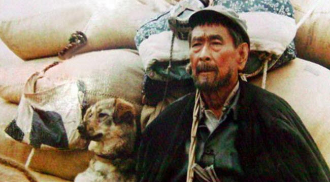الرجل العجوز و الكلب .. الفيلم الصيني الذي تم حظره بسبب ظهور أحد القتلة المتسلسلين الحقيقين به و كلب من أكلي لحوم البشر
