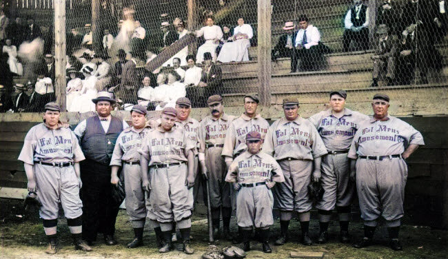 نوادى الرجال البدينين .. ملتقى إجتماعي و رياضي يكون فيه وزنك هو جواز مرورك للإنتساب إليه و الحصول على عضويته