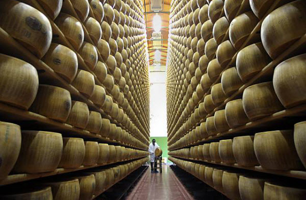 مستودع أقراص الجبنة التابع لبنك كريديتو اميليانو