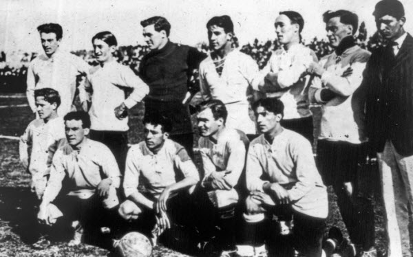 فريق أوروجواى الذهبى الذى فاز بستة بطولات كوبا امريكا من اجمالى 10 و ميداليتين ذهبيتيين أوليمبيتين و بطولة كأس العالم الأولى