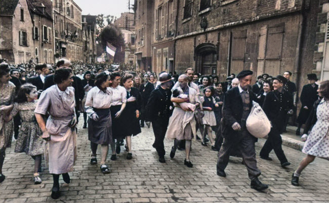 صورة سيمون توسو السيدة التى تعرضت للتطهير الوحشي من قبل الفرنسيين لإتهامها بالتعاون من الألمان