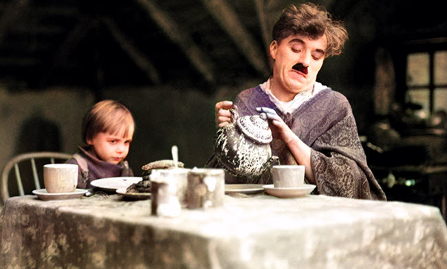 كيف ساهم تشارلي تشابلن فى تغيير قوانين الأسرة فى أمريكا ؟