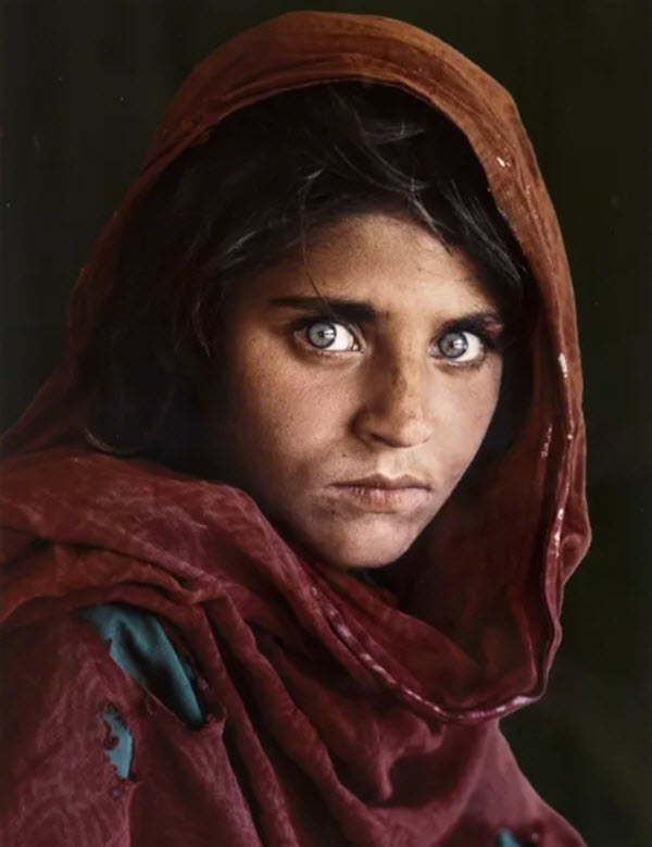 صورة الفتاة الأفغانية شربات جولا التى وصفت بموناليزا العالم الأول فى العالم الثالث