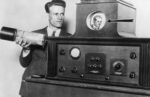 المخترع الامريكي  " فيلو فارنسورث " احد مخترعى التلفزيون