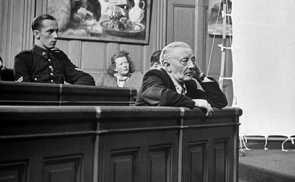 هان فان ميجرين خلال محاكمته