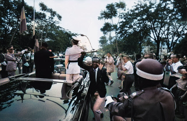 صورة الكونغولي أمبرويز بويمبو أثناء إختطافه لسيف ملك بلجيكا بودوان الأول