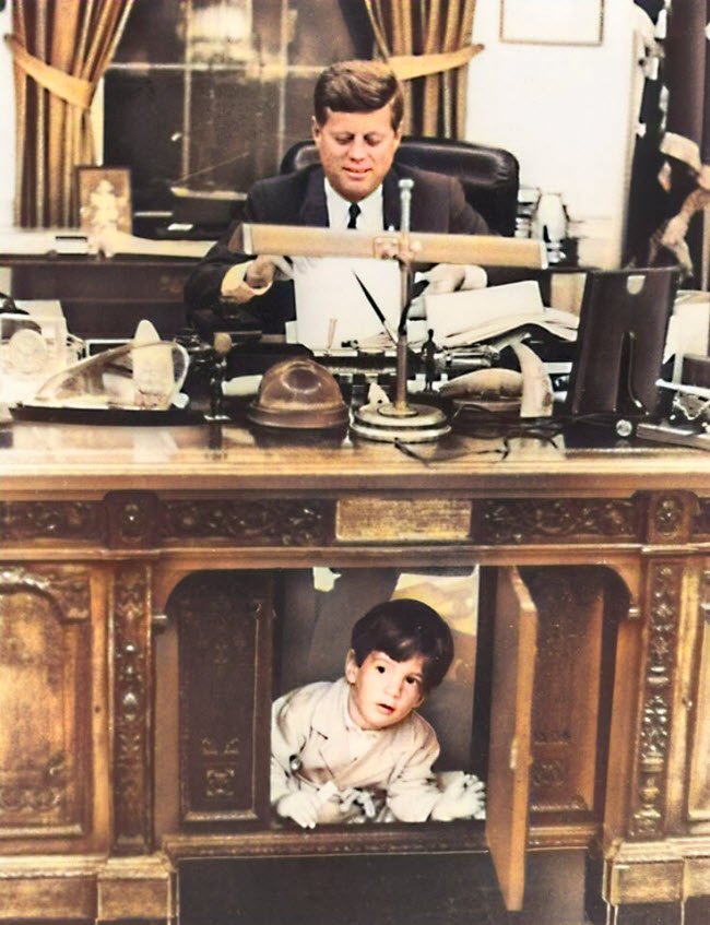 صورة إبن الرئيس كينيدي أثناء لعبه داخل المكتب البيضاوي