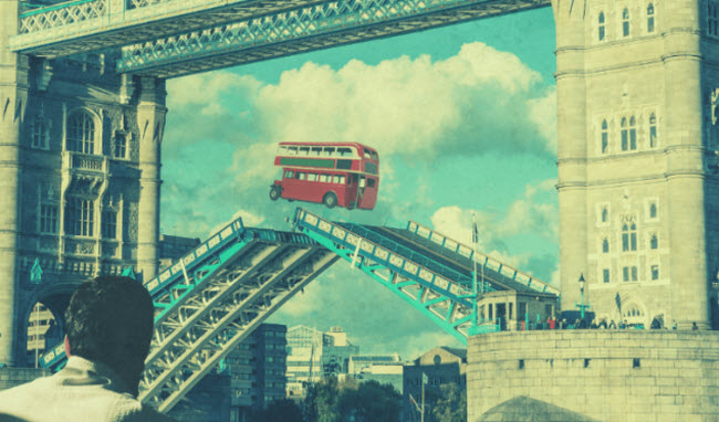 هل قفزت يوما حافلة من جسر البرج في لندن أثناء فتحه ؟