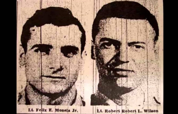 الملازم أول " فيليكس مونكلا " (علي اليسار ) و الملازم ثان ( روبرت ويلسون )