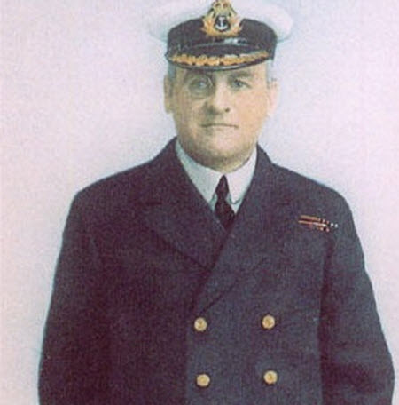 السير مانسفيلد جورج سميث كومينج أول مدير لجهاز المخابرات السرية البريطاني MI6