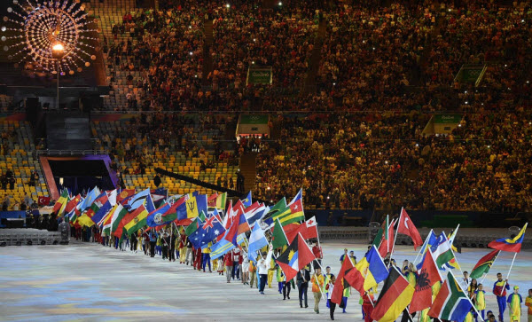 موكب الأعلام في حفل الألعاب الأولمبية الختامي