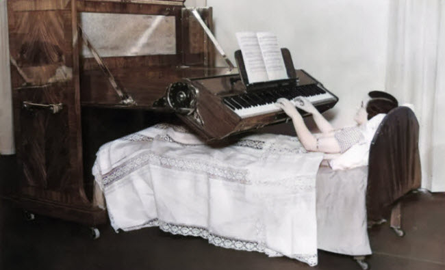 هل تم تصميم بيانو مخصص للمرضي طريحي الفراش في الثلاثينيات ؟
