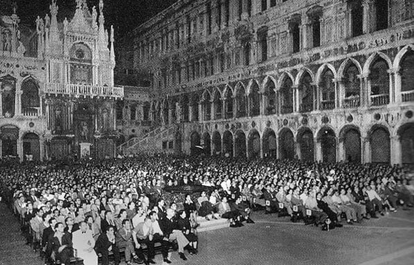 نسخة مهرجان البندقية السينمائي الدولي التي أقيمت في ساحة قصر دوجي عام 1947