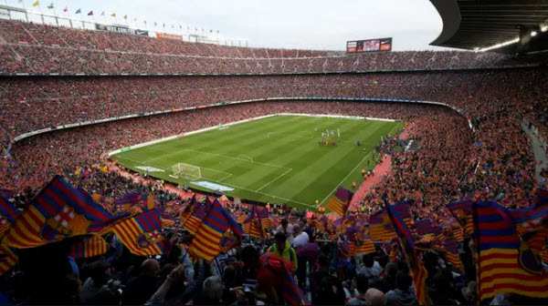 لماذا يطلق علي جماهير نادي برشلونة إسم الكوليز أو المؤخرات ؟