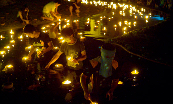 لوي كراثونج .. مهرجان الفوانيس و الأضواء المذهلة في تايلاند