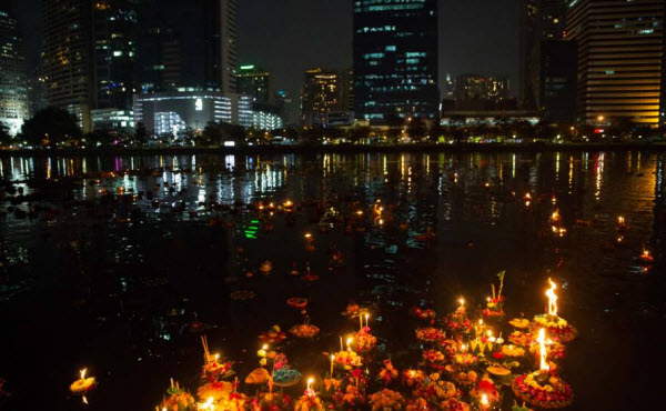 لوي كراثونج .. مهرجان الفوانيس و الأضواء المذهلة في تايلاند