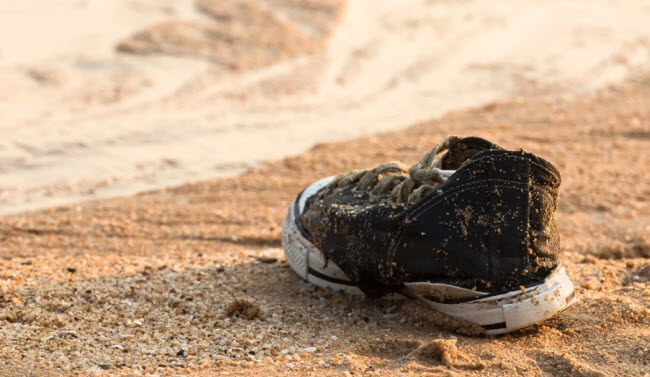 لغز أقدام بحر ساليش التي يجرفها التيار و تظهر علي شاطئه بشكل غامض