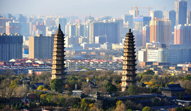 إعلان تجاري صيني يثير الذعر بعد تحذيره المواطنين من وحش أسطوري يزحف إلي المدينة