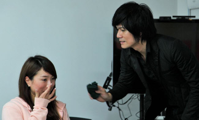 ماسح الدموع .. مهنة غريبة في اليابان لشخص يتم إستئجاره لمسح دموع زبائنه