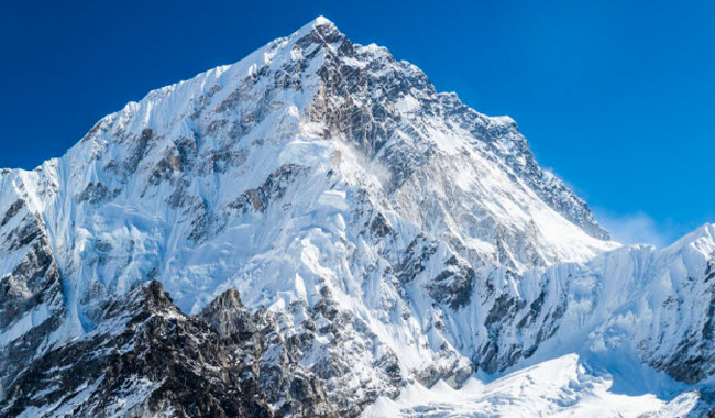 هل إذا تم وضع جبل إيفرست داخل خندق ماريانا سيسقط داخلها و لن تظهر قمته ؟