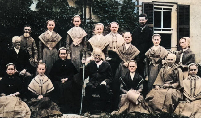 تعرف علي جماعة الهزازين أول من نادي بالمساواة و حرم الجنس علي أعضائه