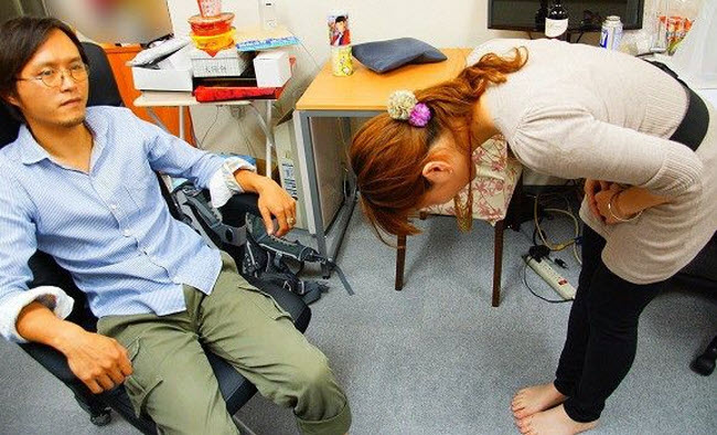 الإعتذار بالنيابة .. خدمة يابانية مبتكرة تستأجر فيها شخص يقوم بالإعتذار عن أخطائك