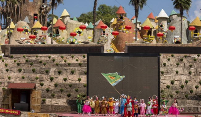 إمبراطورية الأقزام .. مشروع جدلي بين الإدماج الإجتماعي و الإنتقادات الأخلاقية