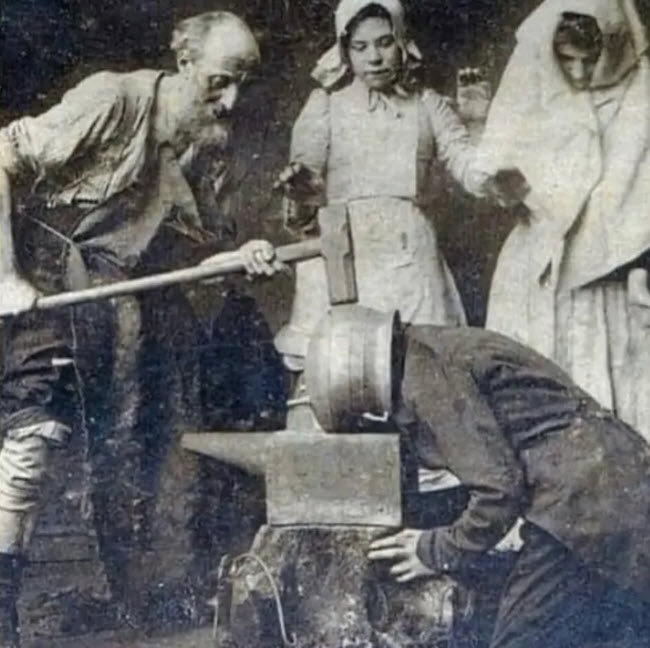 هل تلك الصورة كانت أحد الطرق العلاجية للتخلص من الصداع ؟